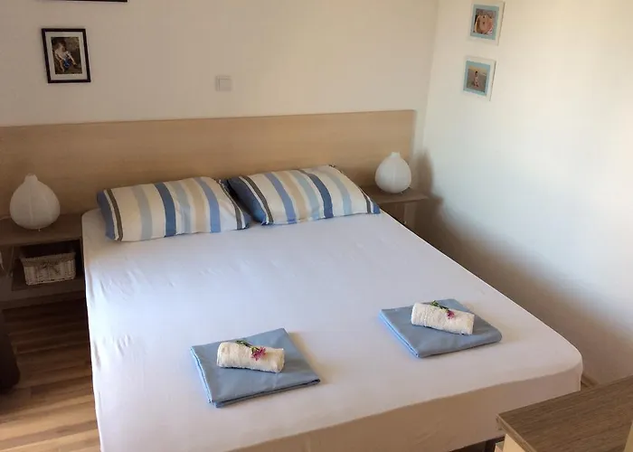 Apartment Punat شقة *